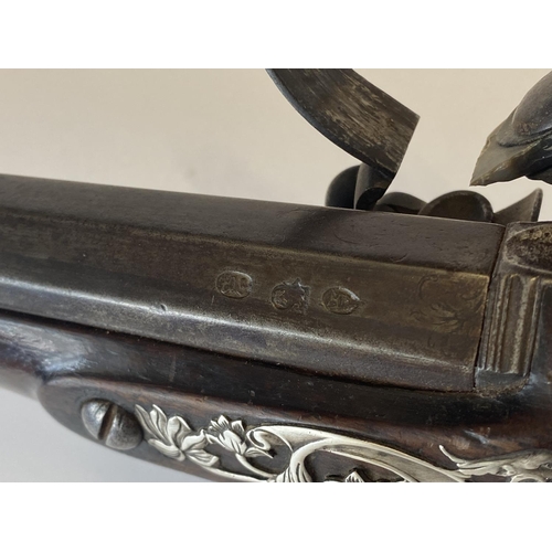 443 - A SILVER MOUNTED 16 BORE GUN BY ISAAC BARBER. With a 96cm barrel tapering from round to octagonal, s... 