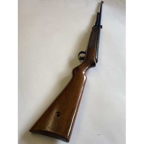 460 - A WEBLEY MARK 3 .22 AIR RIFLE. A Webley Mark 3 Series III  Air Rifle, with a 47cm barrel and rotatin... 