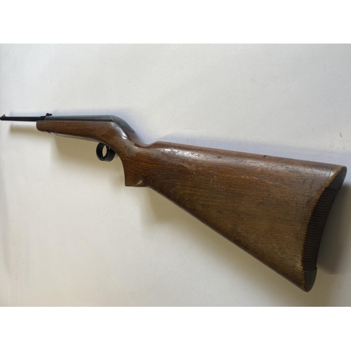 464 - A BSA 177 CADET AIR RIFLE. With a 38cm break barrel, marked to the top 'Birmingham Small Arms Co Ltd... 