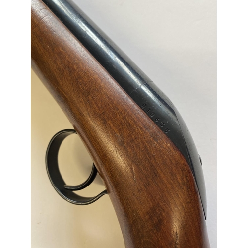 465 - A BSA 177 CADET MAJOR AIR RIFLE. With a 47cm break barrel, numbered above the barrel C19535, the wal... 