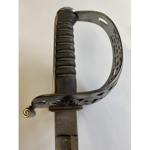 484 - A FINE EDWARD VII 1887 PATTERN HEAVY CAVALRY SWORD. With a 90cm spear-point blade with deep fuller, ... 