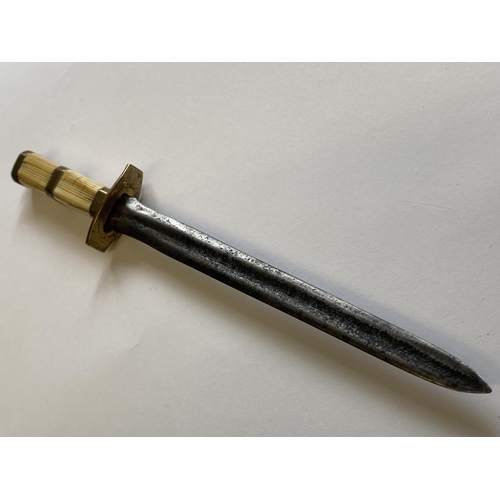 506 - AN EARLY VICTORIAN NAVAL DIRK. With a 22cm tapering double edged blade with central fuller, the curv... 