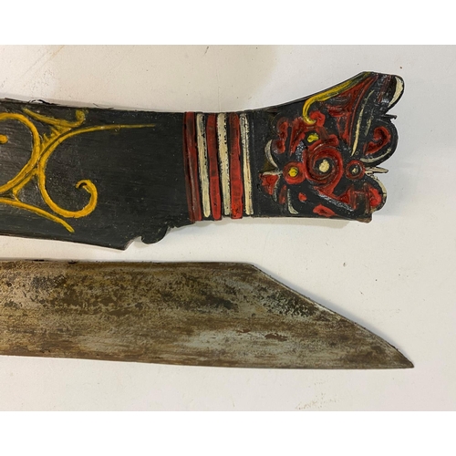 539 - A BORNEO DYACK 'HEAD HUNTERS' SWORD AND SCABBARD. A sword with a 44cm shaped pointed blade with shar... 