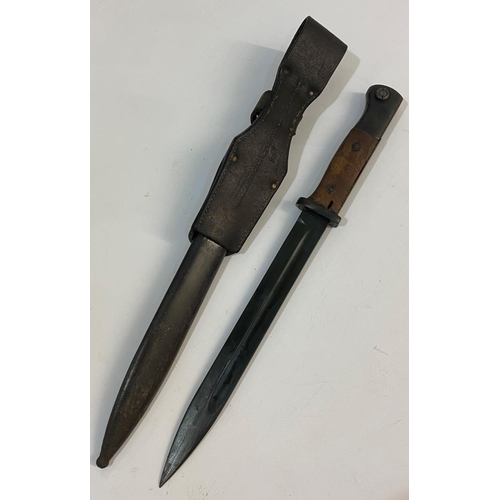 541 - A SECOND WORLD WAR GERMAN KNIFE BAYONET BY HORSTER. An S84/98 bayonet with a 25cm pointed and fuller... 