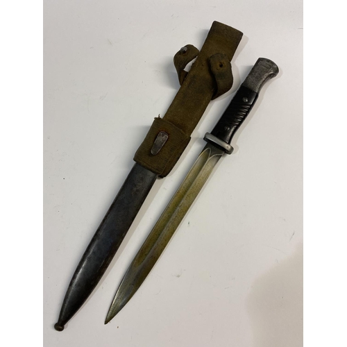 548 - A SECOND WORLD WAR GERMAN KNIFE BAYONET. An S84/98 bayonet with a 25cm pointed and fullered  darkene... 