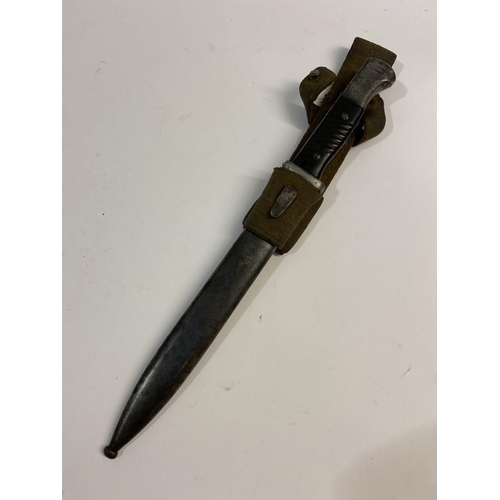 548 - A SECOND WORLD WAR GERMAN KNIFE BAYONET. An S84/98 bayonet with a 25cm pointed and fullered  darkene... 