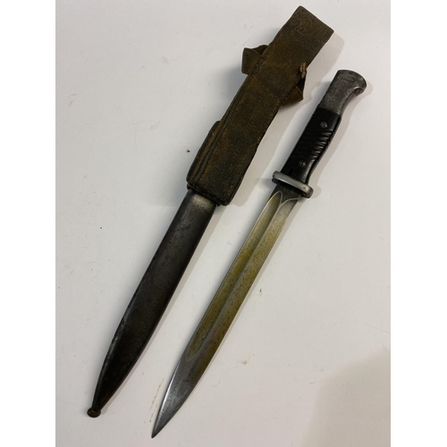 548 - A SECOND WORLD WAR GERMAN KNIFE BAYONET. An S84/98 bayonet with a 25cm pointed and fullered  darkene... 