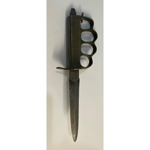 549 - A FIRST WORLD WAR AMERICAN TRENCH KNIFE. A First World War trench knife or push dagger with a 16cm p... 