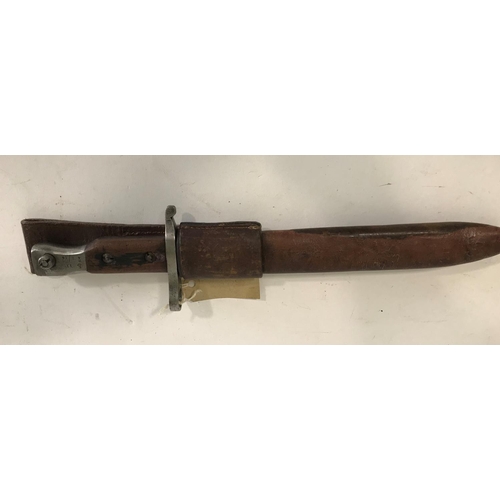 551 - A FIRST WORLD WAR CANADIAN MKII ROSS BAYONET. A bayonet with a single edged 25cm blade, with wooden ... 