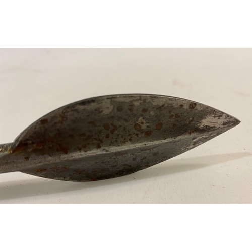 554 - AN UNUSAL 'DURS EGG' BAYONET. A 'Spear Point' bayonet with flattened leaf shaped tip and socket moun... 