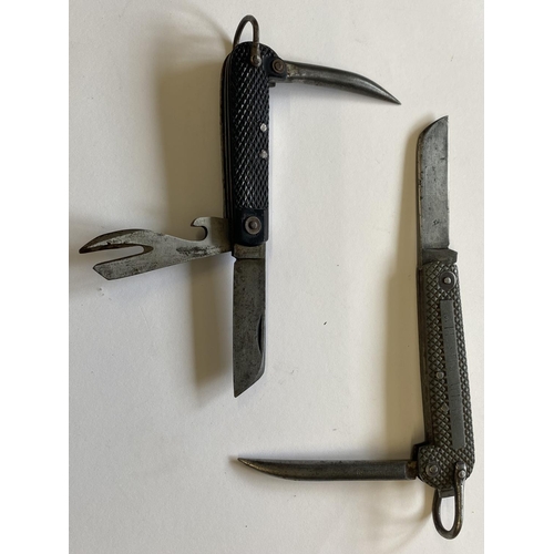 559 - TWO MILITARY ISSUE POCKET KNIVES. A knife with 7.5cm long blade marked for Fisher and Chip (?) of Sh... 