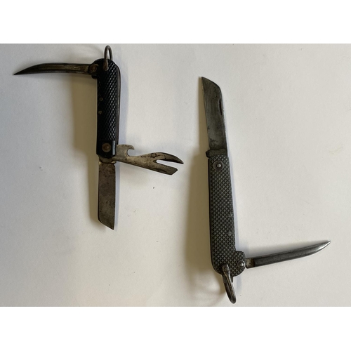 559 - TWO MILITARY ISSUE POCKET KNIVES. A knife with 7.5cm long blade marked for Fisher and Chip (?) of Sh... 