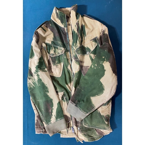 597 - A 1959 PATTERN DENNISON COMBAT SMOCK. With a four pocket zip front, with signs of use and repairs, w... 