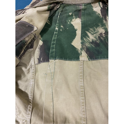 597 - A 1959 PATTERN DENNISON COMBAT SMOCK. With a four pocket zip front, with signs of use and repairs, w... 