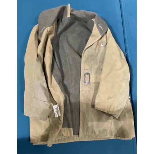 670 - A US ARMY ENLISTED MAN'S MACKINAW JACKET. A Second World War US Army Jacket with label 'Coat, Mackin... 