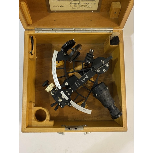 690 - A SECOND WORLD WAR GERMAN SEXTANT BY PLATH OF HAMBURG. A German sextant marked with an eagle with wi... 