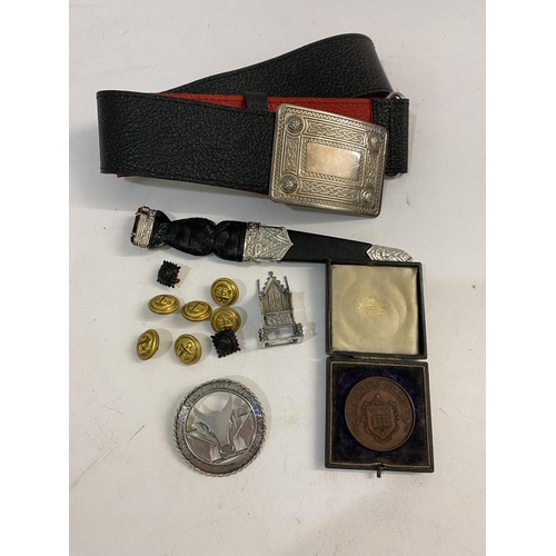 693 - A MILITARY SPORRAN AND OTHER ASSORTED ITEMS. A dress sporran with plated mounts stamped 'W.M.Anderso... 