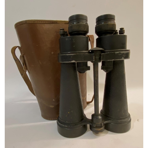 698 - A PAIR OF MILITARY BINOCULARS BY BARR AND STROUD, A pair of government issue binoculars by Barr and ... 