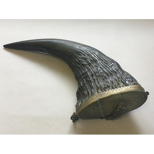 699 - A BANTENG HORN MOUNTED POWDER FLASK. A curved tapering Banteng (Species of South East Asian Cattle) ... 