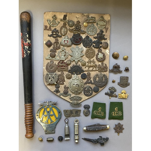 700 - A COLLECTION OF MILITARY CAP BADGES AND OTHER ITEMS. A collection of Military cap and other badges m... 