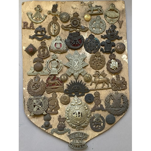 700 - A COLLECTION OF MILITARY CAP BADGES AND OTHER ITEMS. A collection of Military cap and other badges m... 