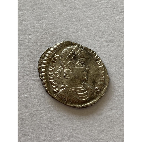 946 - ROMAN EMPIRE, A JULIAN II (360-363AD). SILVER SILIQUA.  A Roman Siliqua of Julian II, London Mint. O... 