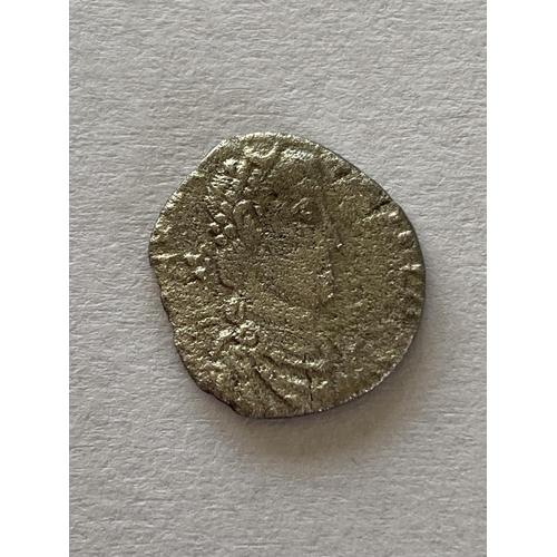 947 - ROMAN EMPIRE. MAGNUS MAXIMUS, 383-388 AD. SILVER REDUCED SILIQUA. A Roman Siliqua of Magnus Maximus,... 