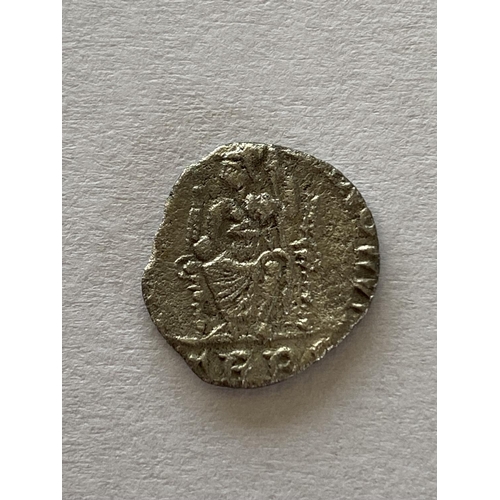 947 - ROMAN EMPIRE. MAGNUS MAXIMUS, 383-388 AD. SILVER REDUCED SILIQUA. A Roman Siliqua of Magnus Maximus,... 