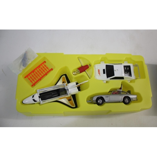 1477 - CORGI TOYS GIFT SET - JAMES BOND a boxed 22 James Bond Gift Set, comprising Aston Martin DB5, Lotus ... 