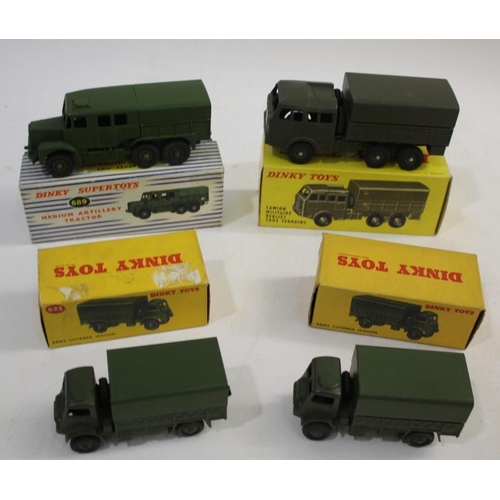 1517 - DINKY TOYS - MILITARY boxed models including Supertoys 689 Medium Artillery Tractor (blue and white ... 