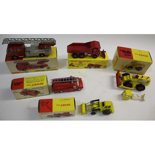 1539 - DINKY TOYS 5 boxed items including Supertoys 959 Foden Dump Truck, 956 Turntable Fire Escape, 286 Fo... 