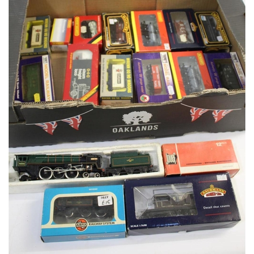 1566 - LOCOMOTIVES, BOXED COACHES & BOXED WAGONS a mixed lot including boxed Joeuf 8292 locomotive, Hornby ... 