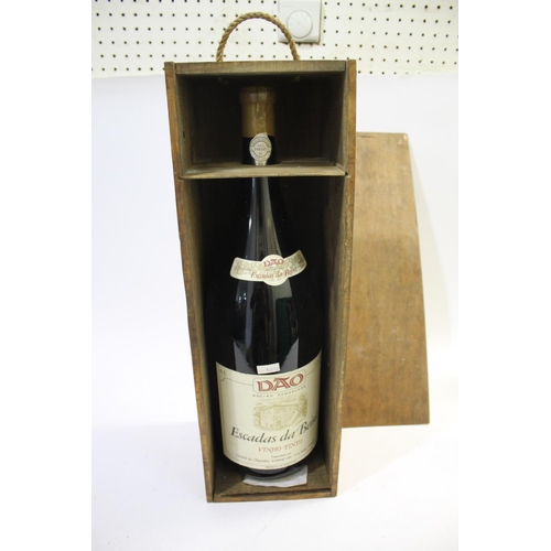 1900 - ESCADAS DA BEIRO - LARGE BOTTLE OF RED WINE, 1980 a large 6 litre bottle of Escadas Da Beiro, Vinho ... 