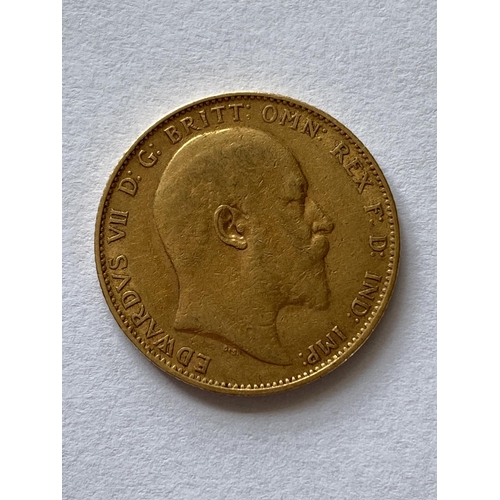 1294 - AN EDWARD VII SOVEREIGN.
An Edward VII Sovereign dated 1904.