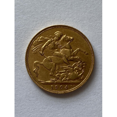 1296 - AN EDWARD VII SOVEREIGN. An Edward VII Sovereign dated 1904.