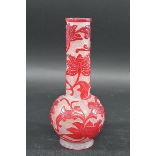 1002 - CHINESE PEKING CAMEO GLASS VASE with a narrow elongated neck and bulbous body, overlaid with red gla... 