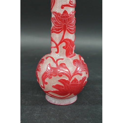 1002 - CHINESE PEKING CAMEO GLASS VASE with a narrow elongated neck and bulbous body, overlaid with red gla... 