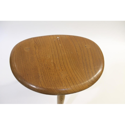 704 - ERCOL NEST OF TABLES - PEBBLE TABLES a set of three light elm and beech pebble coffee tables, one wi... 