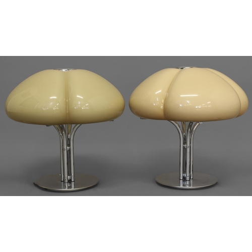 717 - PAIR OF ITALIAN 'QUADRIFOGLIO' RETRO TABLE LAMPS by Gae Aulenti for Harvey Guzzini, the large plasti... 