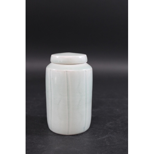 749 - DAVID LEACH (1911-2005) - PORCELAIN LIDDED JAR a cylindrical fluted lidded jar, with incised vertica... 