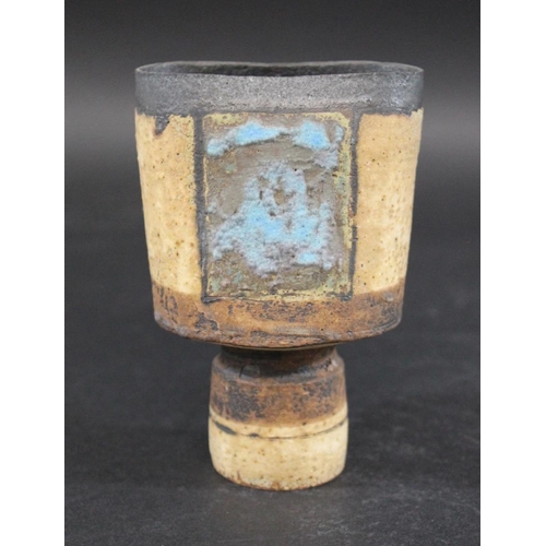 750 - ROBIN WELCH STUDIO POTTERY VASE a small stoneware vase of compressed form and circular base, with a ... 