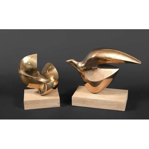 761 - BRONZE ABSTRACT SCULPTURE OF A BIRD a polished bronze abstract figure of a bird, mounted on a rectan... 