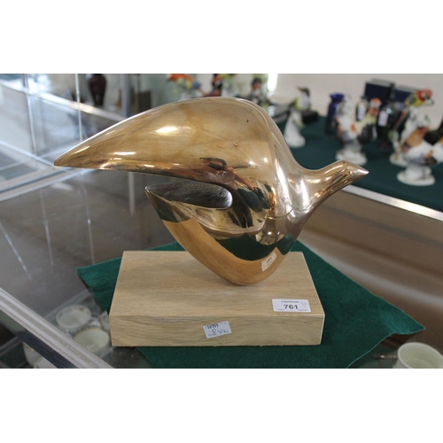 761 - BRONZE ABSTRACT SCULPTURE OF A BIRD a polished bronze abstract figure of a bird, mounted on a rectan... 