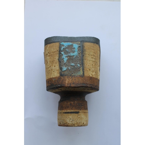 750 - ROBIN WELCH STUDIO POTTERY VASE a small stoneware vase of compressed form and circular base, with a ... 