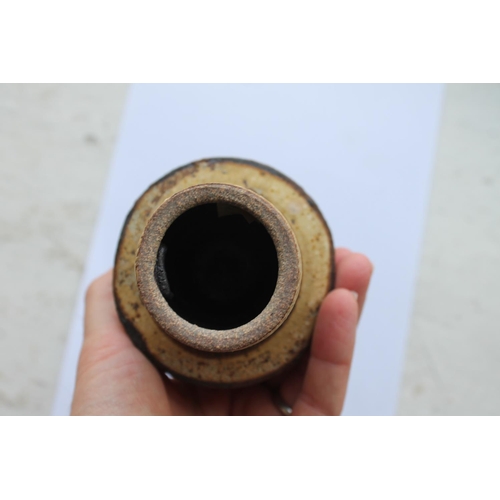 750 - ROBIN WELCH STUDIO POTTERY VASE a small stoneware vase of compressed form and circular base, with a ... 