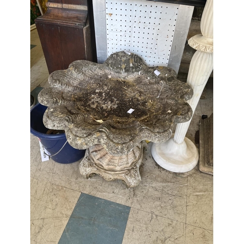 782 - Shell Shaped Bird Bath