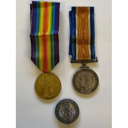 198 - A FIRST WORLD WAR PAIR AND SILVER WAR BADGE TO THE ROYAL BERKSHIRE REGIMENT. A Great War pair compri... 