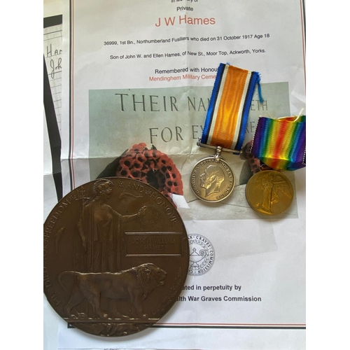 232 - A FIRST WORLD WAR PAIR AND MEMORIAL PLAQUE TO THE NORTHUMBERLAND FUSILIERS. A Great War Pair compris... 