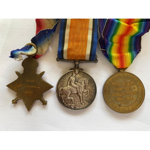 259 - A FIRST WORLD WAR TRIO AND MEMORIAL PLAQUE TO THE SCOTS GUARDS. A Great War Trio comprising a 1914-1... 