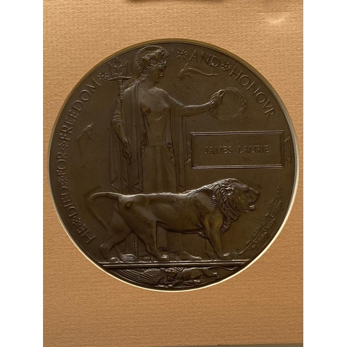 262 - A FIRST WORLD WAR TRIO AND PLAQUE TO THE NEWZEALAND EXPEDITIONARY FORCE. A Great War Trio comprising... 